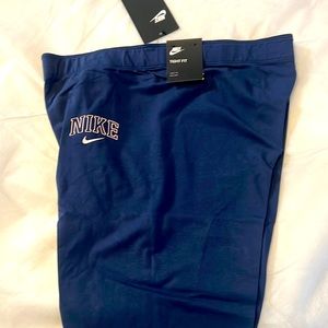 Women’s leggings navy full length super cute w/ tags tight fit see pictures.